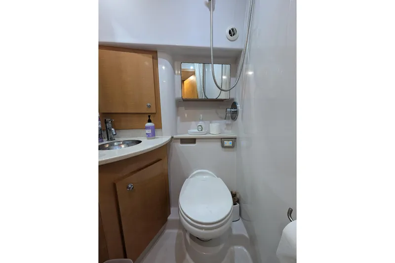  Yacht Photos Pics 2009 Four Winns V458 yacht bathroom with modern fixtures and wooden cabinetry.