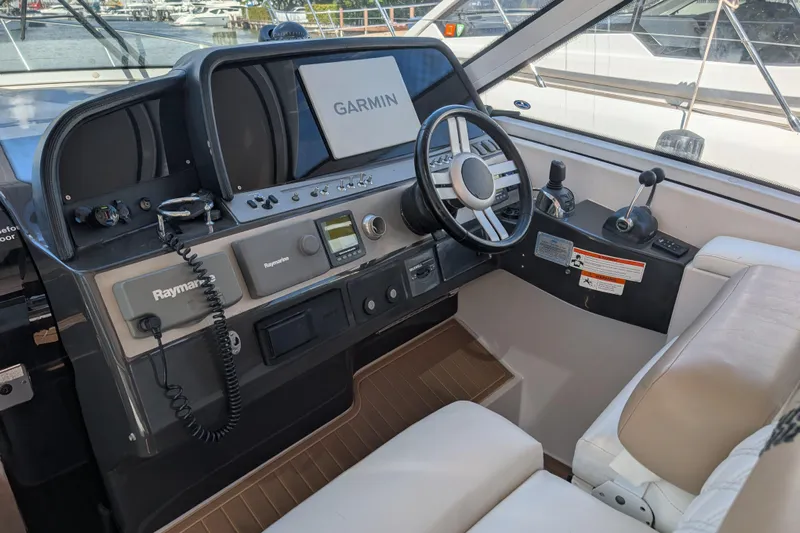  Yacht Photos Pics 2009 Four Winns V458 boat cockpit with Garmin and Raymarine navigation systems.