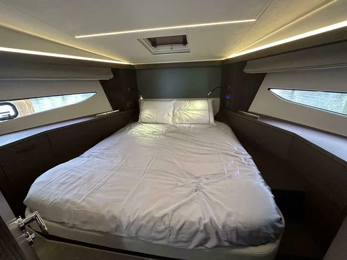  Yacht Photos Pics 2024 Prestige 420 - Image 13