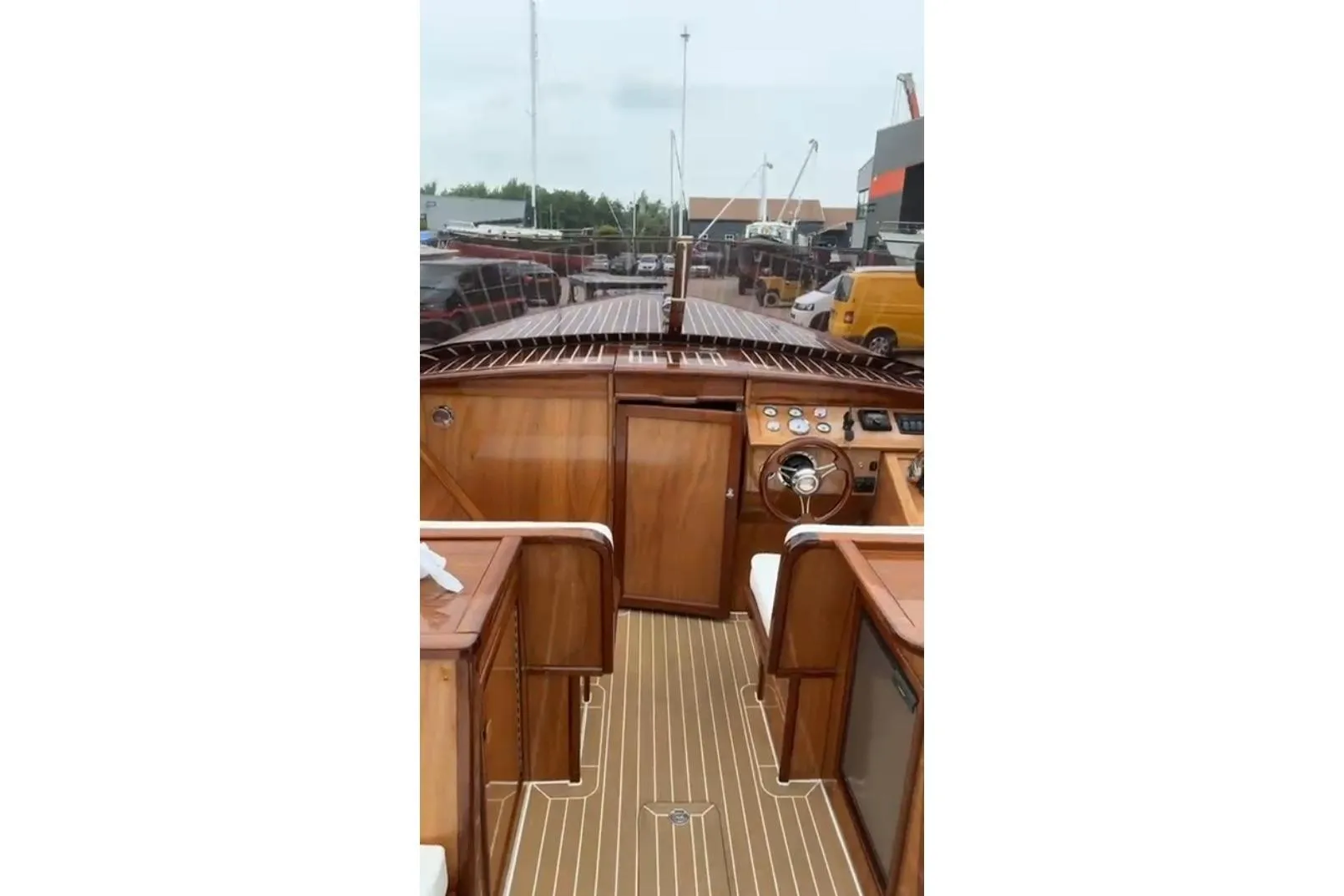 1953 Barca Di Legno Italiana 30 boat interior with wooden dashboard and steering wheel.
