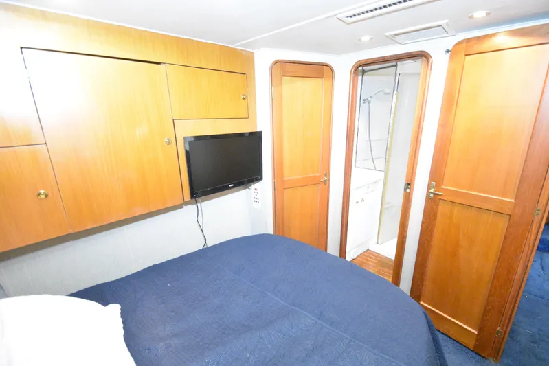 Event Horizon Yacht Photos Pics Bedroom interior of 2000 Ocean Yachts 48 Super Sport with wood cabinets and TV.