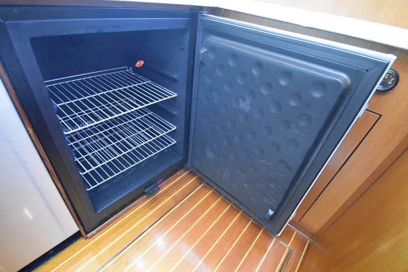 Event Horizon Yacht Photos Pics Open refrigerator on Ocean Yachts 48 Super Sport, 2000 model, with wire shelves.