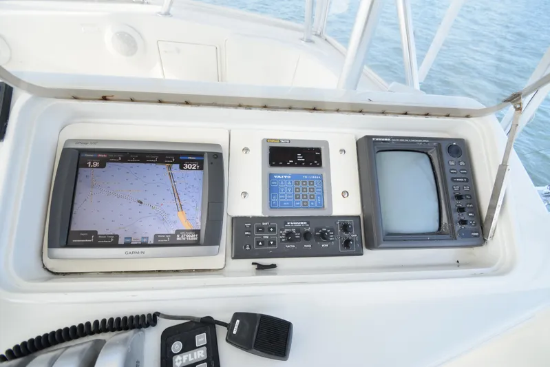 Event Horizon Yacht Photos Pics 