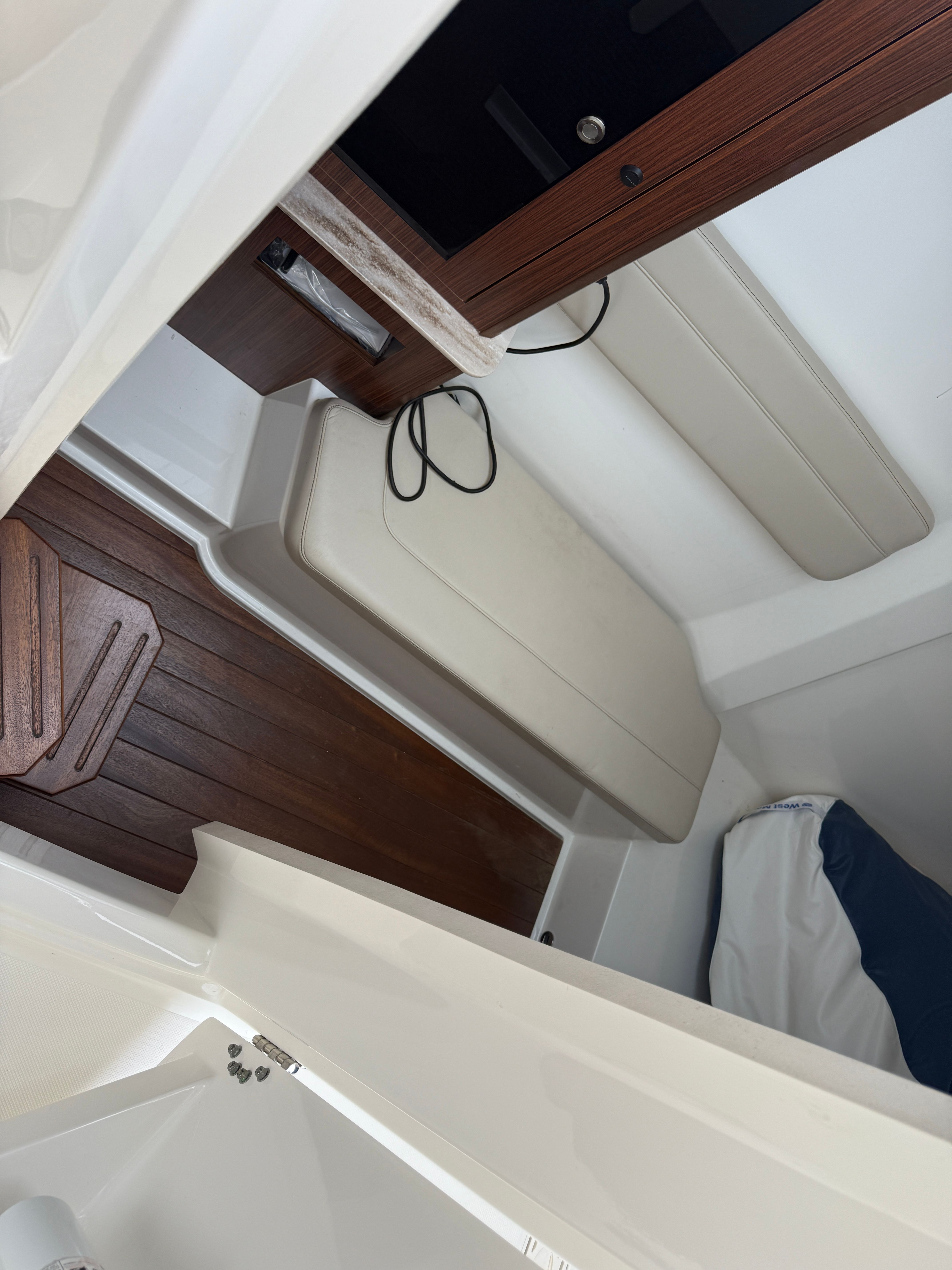 Yacht Photo 24