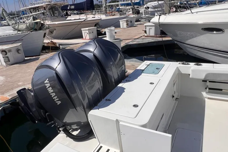 Sd Jam Yacht Photos Pics 2023 Parker 2820 XLD Sport Cabin with Yamaha outboard engines at marina dock.