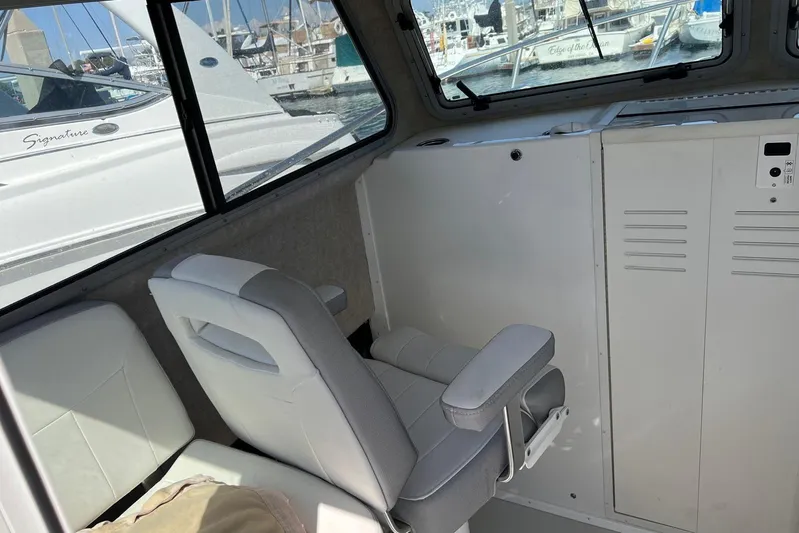 Sd Jam Yacht Photos Pics Interior of 2023 Parker 2820 XLD Sport Cabin boat, featuring seating and window view.