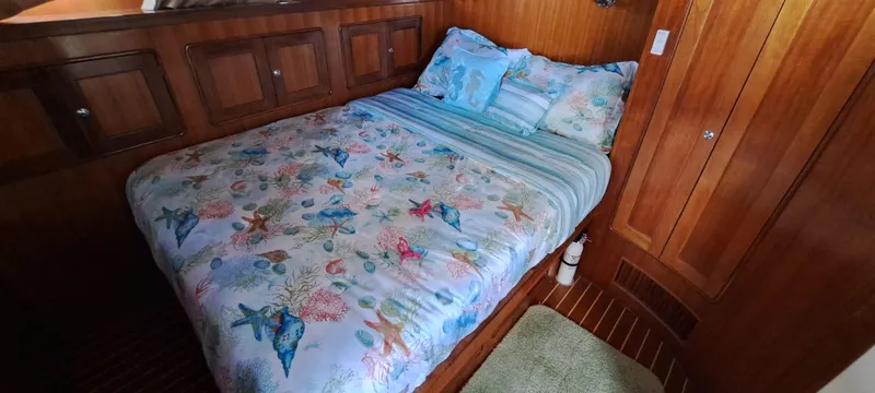 Mariposa Yacht Photos Pics Cozy bedroom in 2012 Integrity 45 boat with floral bedding and wooden interior.
