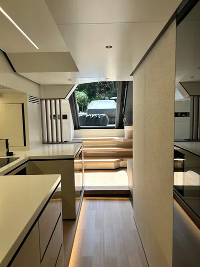  Yacht Photos Pics Mandayachts S05.3