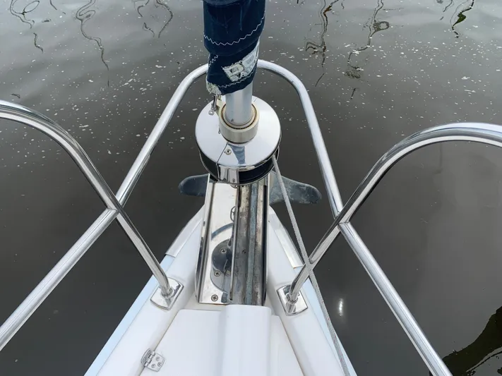 Flote About Yacht Photos Pics Bow of 2009 Hunter 45 Deck Salon sailboat with stainless steel fittings.