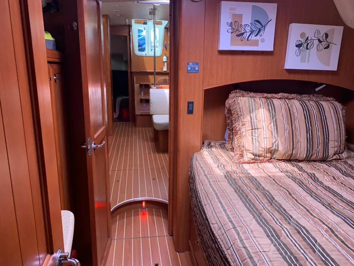 Flote About Yacht Photos Pics Interior of 2009 Hunter 45 Deck Salon with cozy bedroom and wooden finish.