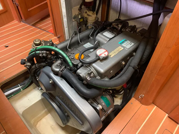 Flote About Yacht Photos Pics Engine compartment of a 2009 Hunter 45 Deck Salon sailboat, showcasing detailed mechanical components.