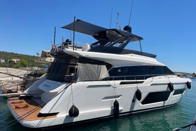Yacht