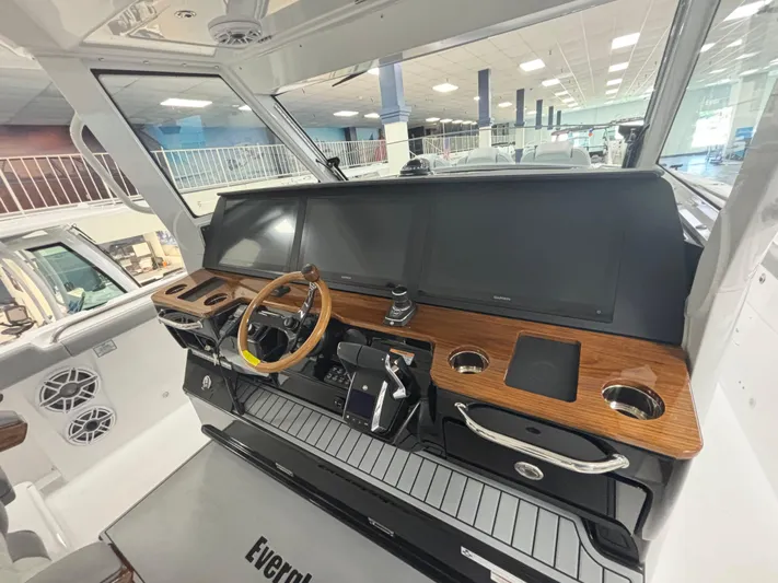  Yacht Photos Pics 2025 Everglades 455 Cc - Image 14