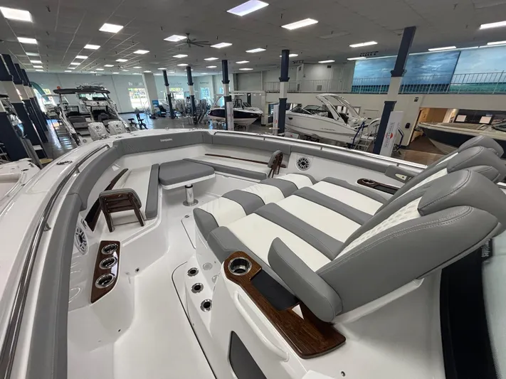  Yacht Photos Pics 2025 Everglades 455 Cc - Image 17