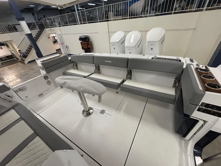  Yacht Photos Pics 2025 Everglades 455 Cc - Image 4