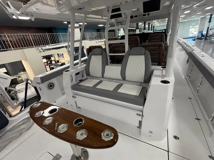  Yacht Photos Pics 2025 Everglades 455 Cc - Image 6