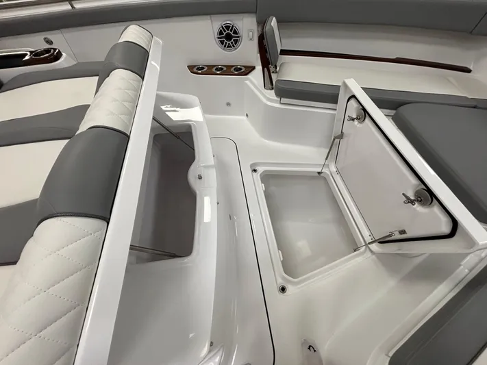  Yacht Photos Pics 2025 Everglades 455 Cc - Image 16