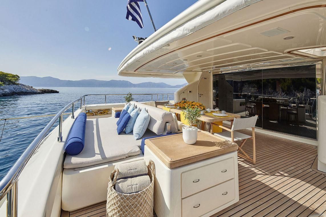 2006 Ferretti Yachts 97 