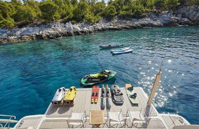 Yacht