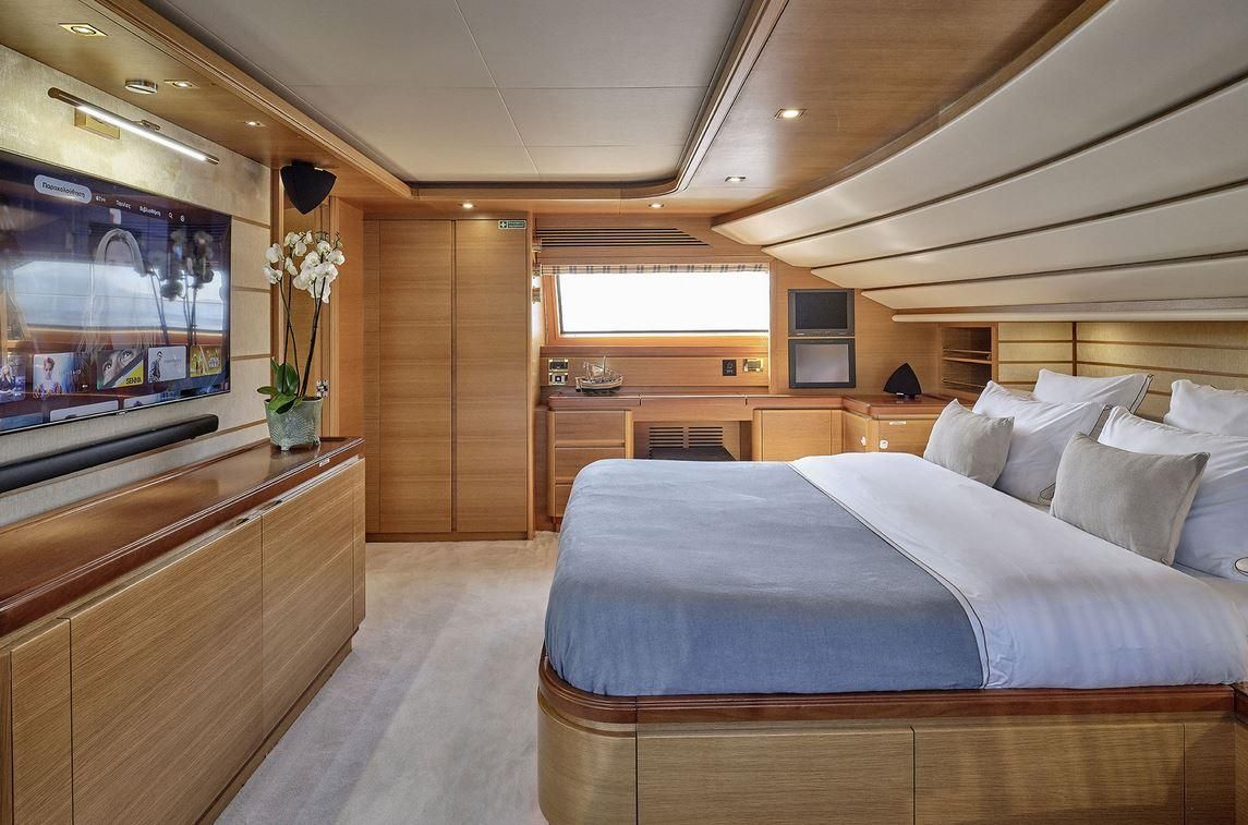 2006 Ferretti Yachts 97 