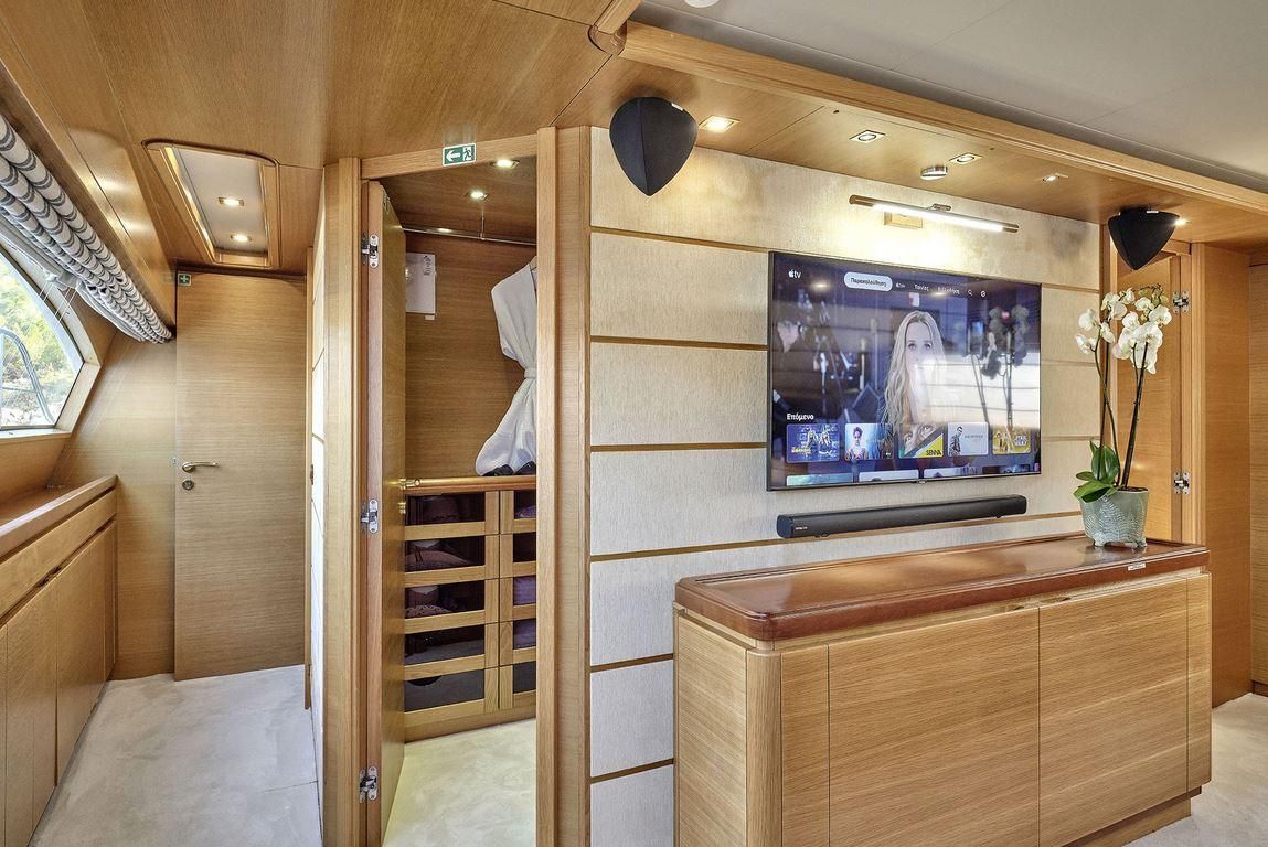 2006 Ferretti Yachts 97 