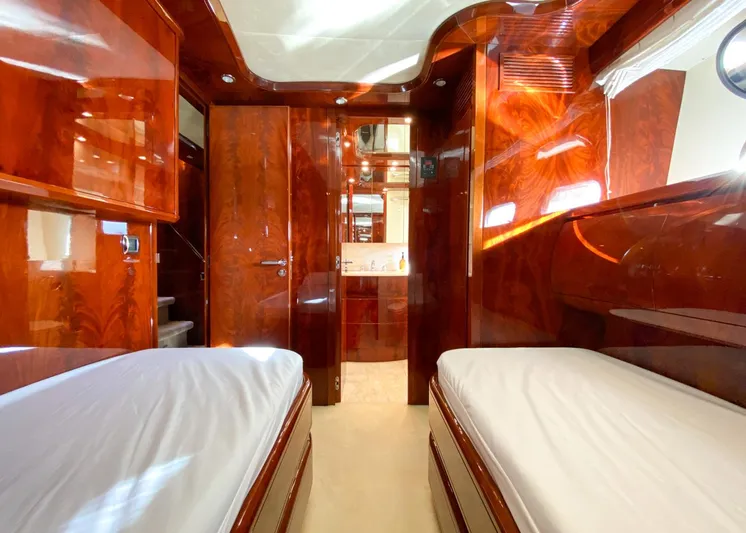  Yacht Photos Pics Astondoa 82 GLX