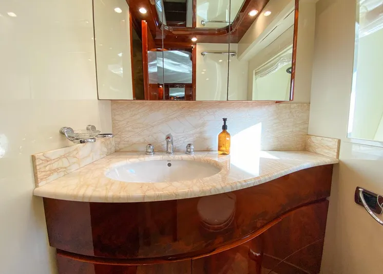  Yacht Photos Pics Astondoa 82 GLX