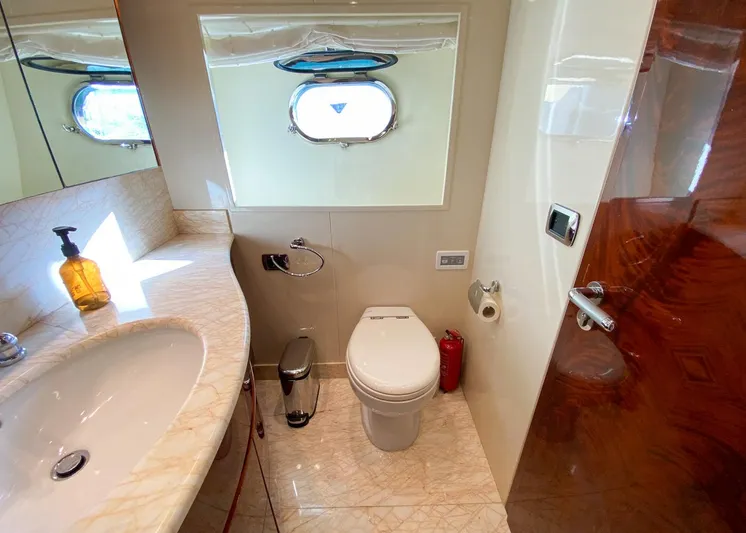  Yacht Photos Pics Astondoa 82 GLX