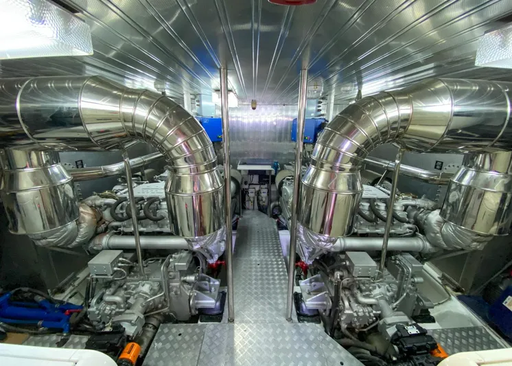  Yacht Photos Pics Astondoa 82 GLX