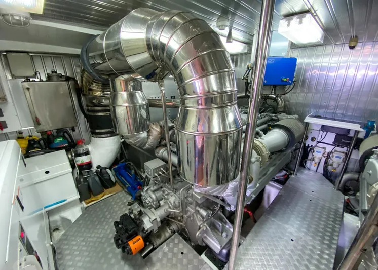  Yacht Photos Pics Astondoa 82 GLX