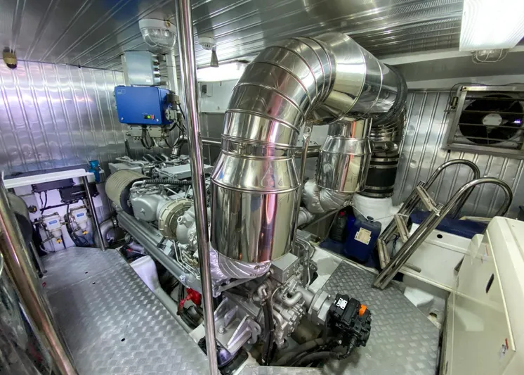  Yacht Photos Pics Astondoa 82 GLX