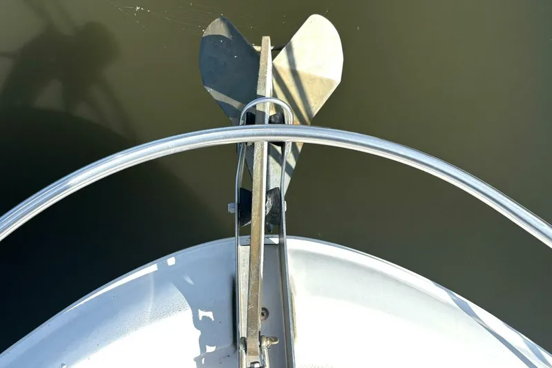  Yacht Photos Pics Bow view of 2004 Meridian 459 Cockpit Motoryacht with anchor over water.