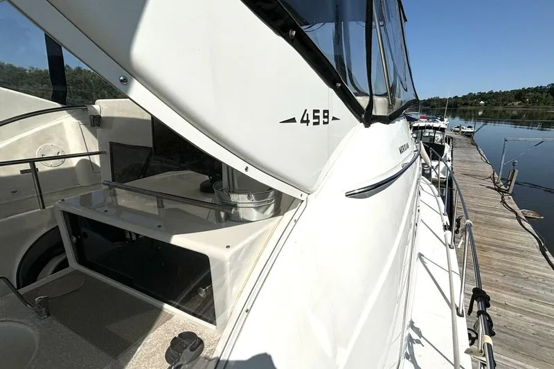  Yacht Photos Pics 2004 Meridian 459 Cockpit Motoryacht docked, showcasing sleek design and spacious deck.