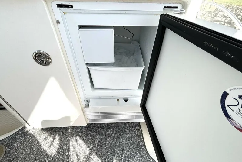  Yacht Photos Pics Open ice maker on 2004 Meridian 459 Cockpit Motoryacht, showing ice compartment.