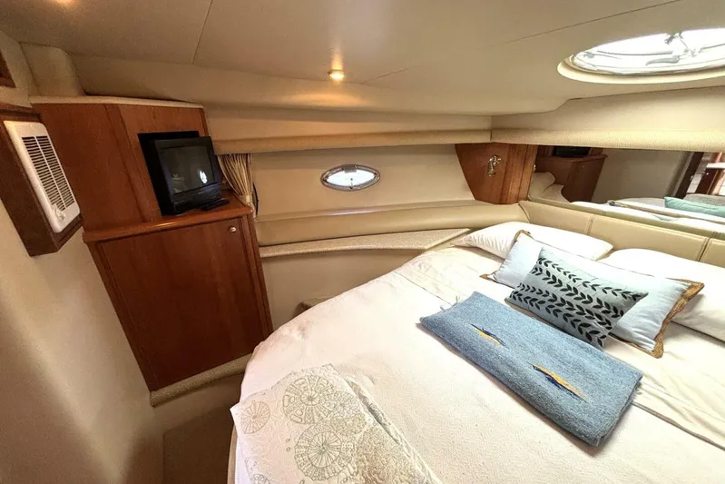  Yacht Photos Pics Luxurious cabin interior of 2004 Meridian 459 Cockpit Motoryacht with cozy bedding and TV.