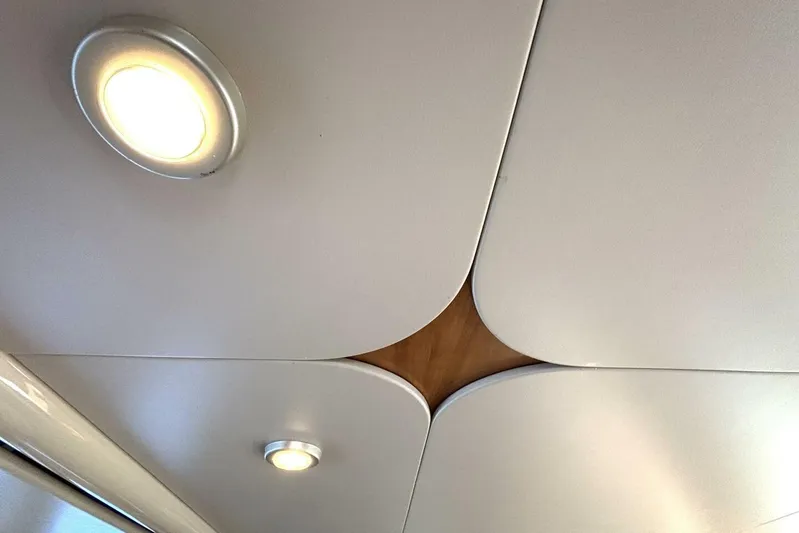  Yacht Photos Pics Ceiling lights on 2004 Meridian 459 Cockpit Motoryacht, featuring modern design elements.