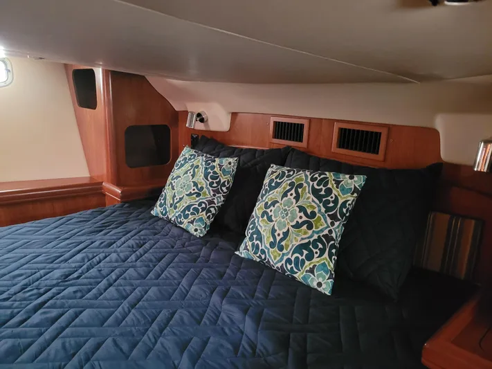 Caribbean Breeze Yacht Photos Pics Cozy cabin interior of 2010 Hunter 45 Deck Salon with patterned pillows and quilted bedding.