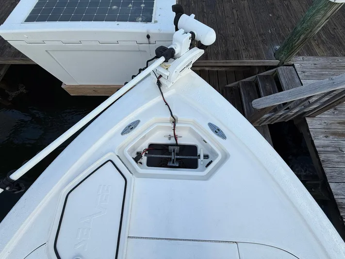  Yacht Photos Pics Bow of 2018 SeaVee 270Z boat docked, featuring a trolling motor and storage compartment.
