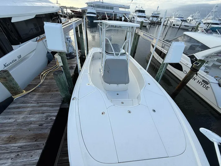  Yacht Photos Pics 2018 SeaVee 270Z boat docked at marina, surrounded by other vessels.