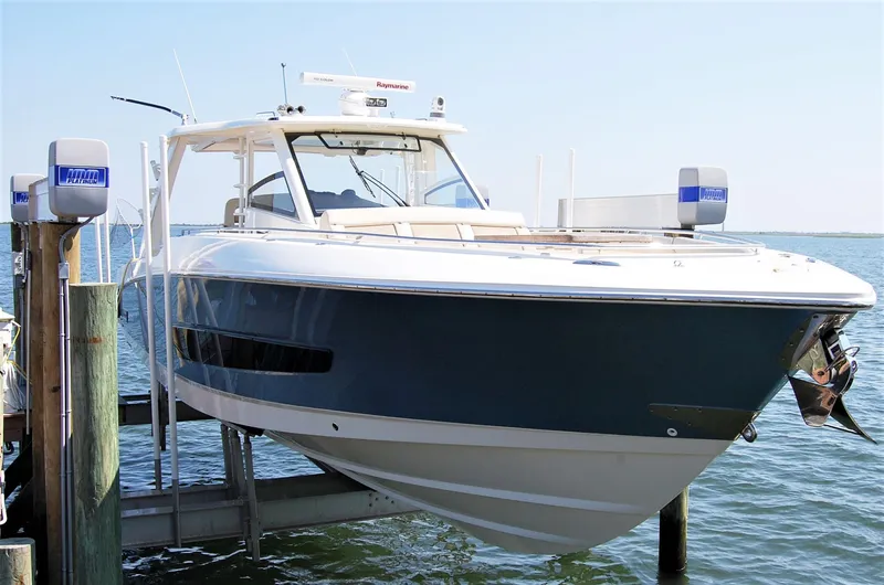  Yacht Photos Pics Starboard on Lift