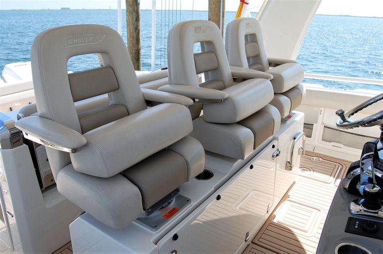 2016-42-boston-whaler-420-outrage