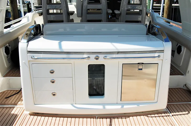  Yacht Photos Pics Leaning Post