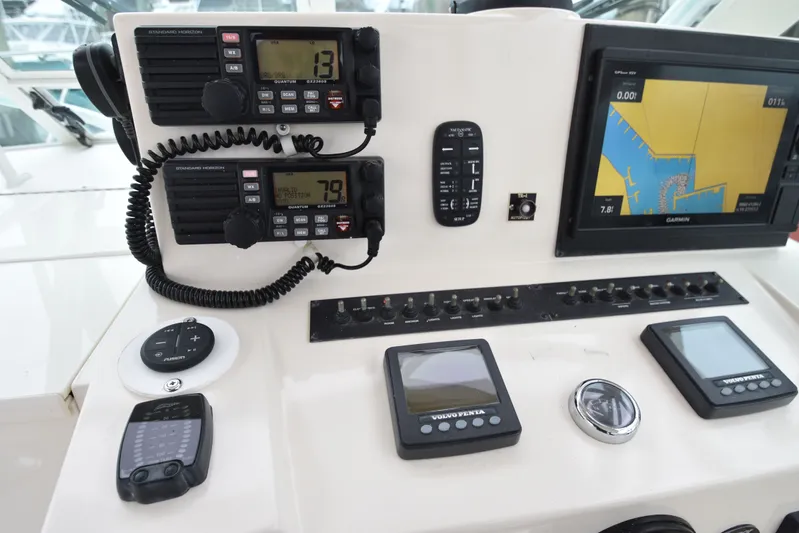 Fin Hunter Yacht Photos Pics 