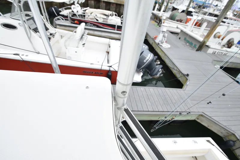 Fin Hunter Yacht Photos Pics 