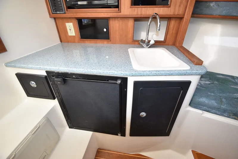 Fin Hunter Yacht Photos Pics 