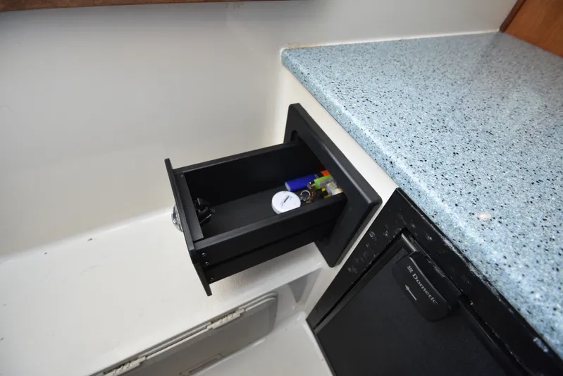 Fin Hunter Yacht Photos Pics 