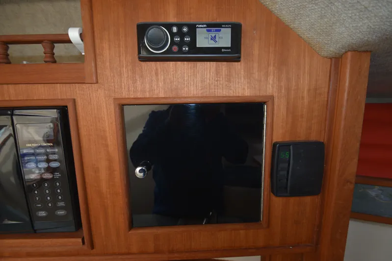 Fin Hunter Yacht Photos Pics 