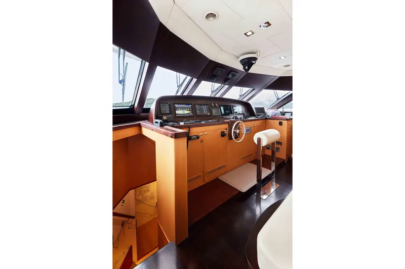 Aysha Yacht Photos Pics Luxurious Timmerman 26 yacht helm with modern navigation equipment, 2012 model.