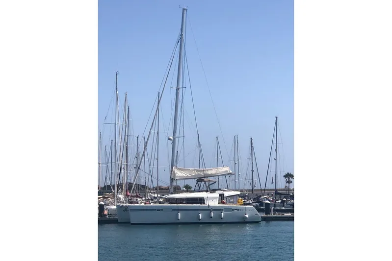 Honu Yacht Photos Pics 2015 Lagoon 450 F catamaran docked at marina with clear blue sky.