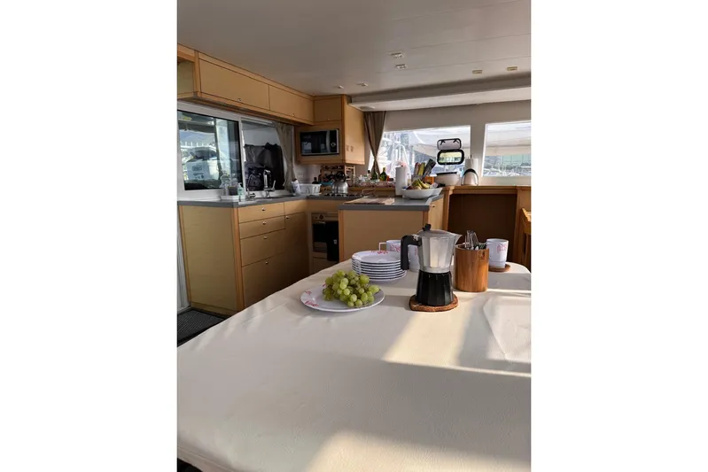 Honu Yacht Photos Pics Interior of 2015 Lagoon 450 F yacht with kitchen and dining area.